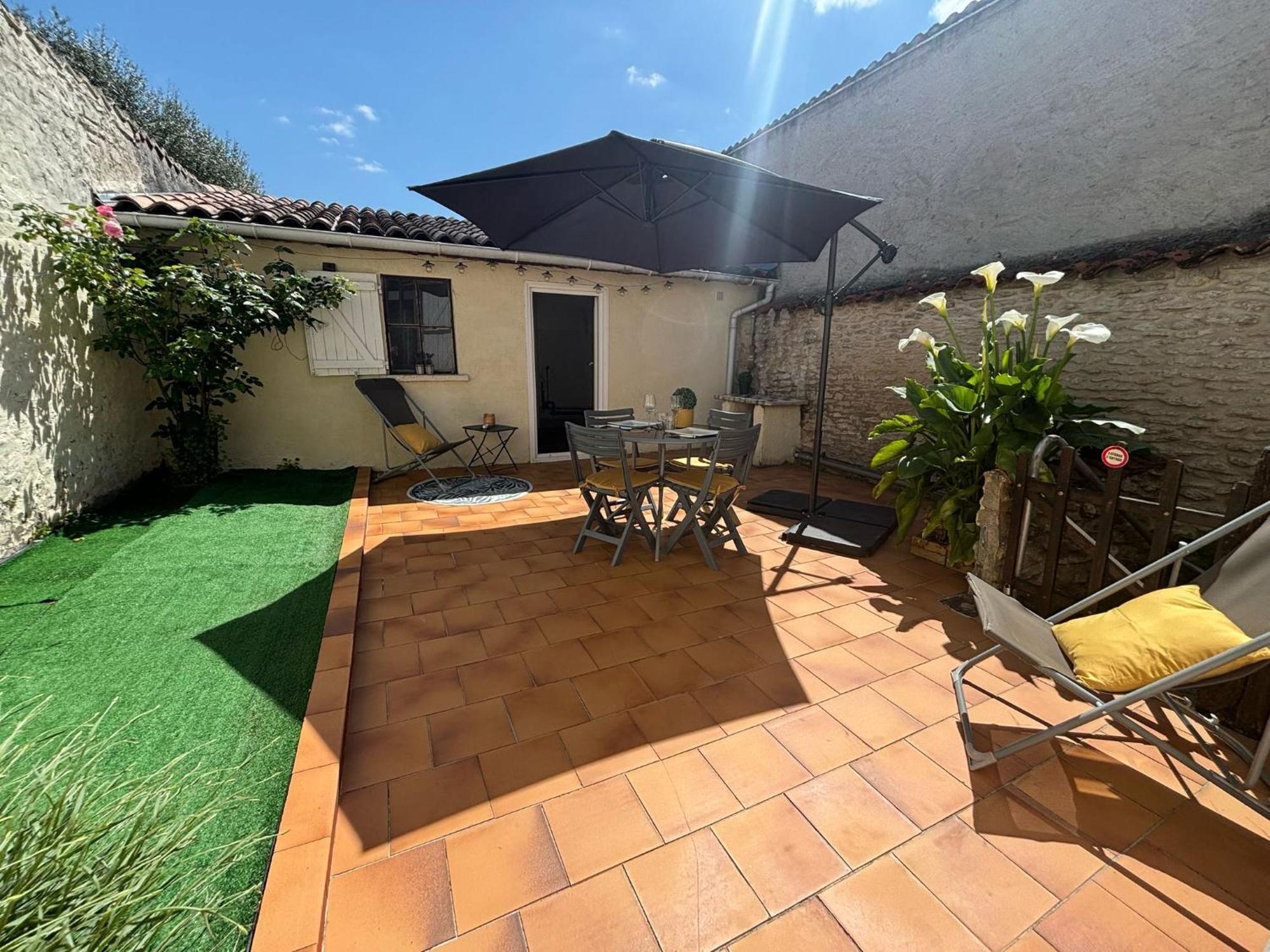 קונייאק Charmante Maison Avec Cour Privative מראה חיצוני תמונה
